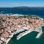Agora - * Betina (Sibenik-Knin)