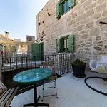 Agora - Villa *