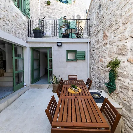 Villa Agora - *