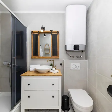 Agora - * Betina (Sibenik-Knin)