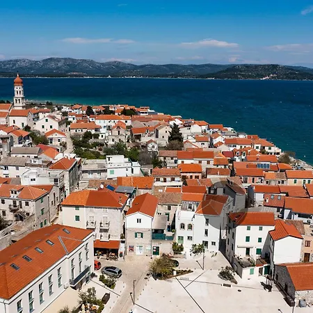 Agora - * Betina (Sibenik-Knin)