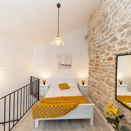 Agora - Vila Betina (Sibenik-Knin)