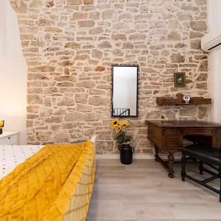 Agora - Villa Betina