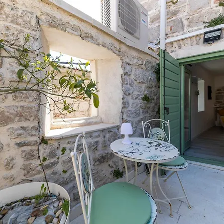 Villa Agora - *