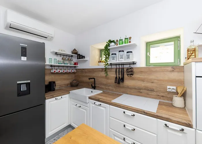 Agora - Villa Betina (Sibenik-Knin)