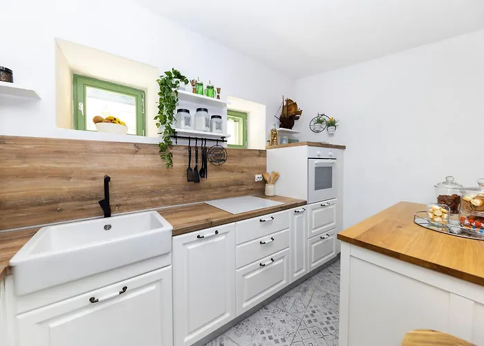 Agora - Villa Betina (Sibenik-Knin)