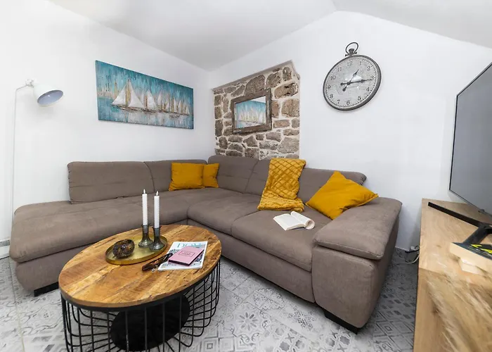 Agora - Betina (Sibenik-Knin)