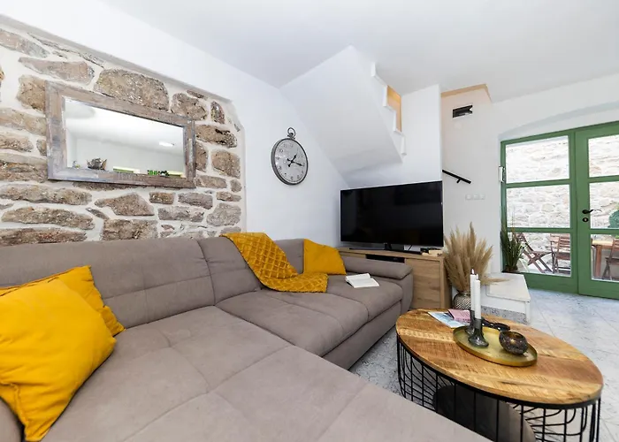 Agora - Betina (Sibenik-Knin)