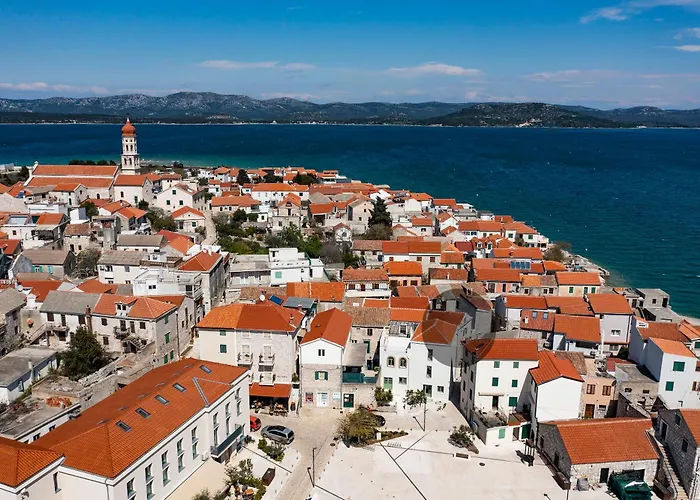 Agora - * Betina (Sibenik-Knin)