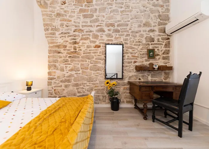 Agora - Villa Betina