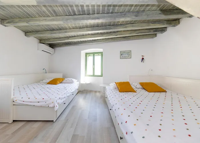 Agora - Betina (Sibenik-Knin)